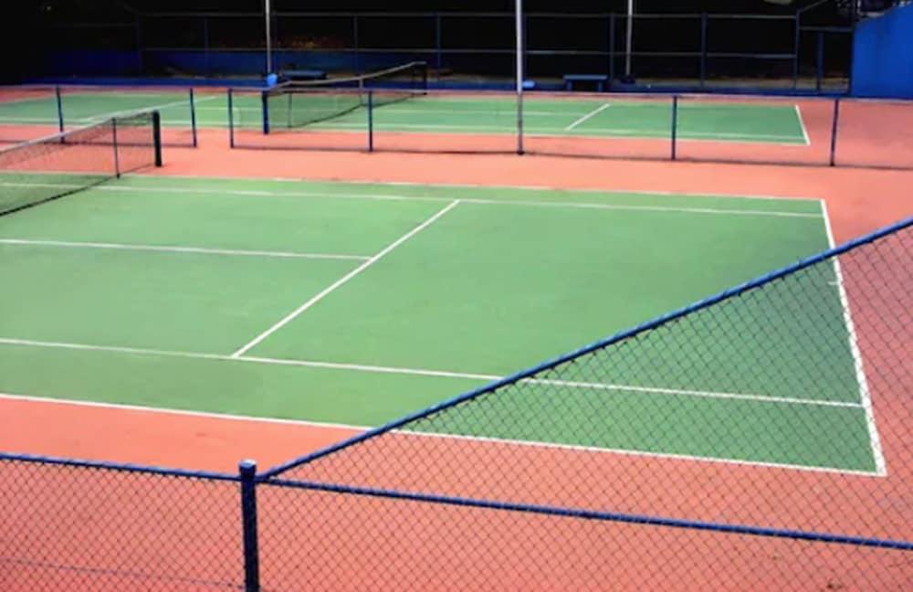 Hotel Senac Ilha Do Boi Витория Экстерьер фото Tennis courts