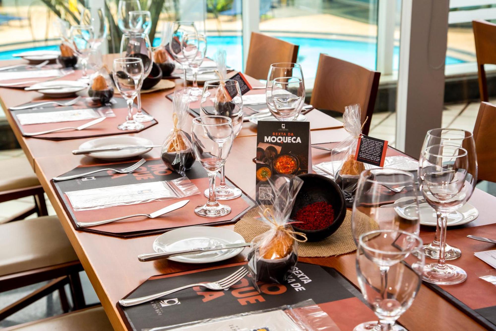 Hotel Senac Ilha Do Boi Витория Экстерьер фото A table set for a wine tasting