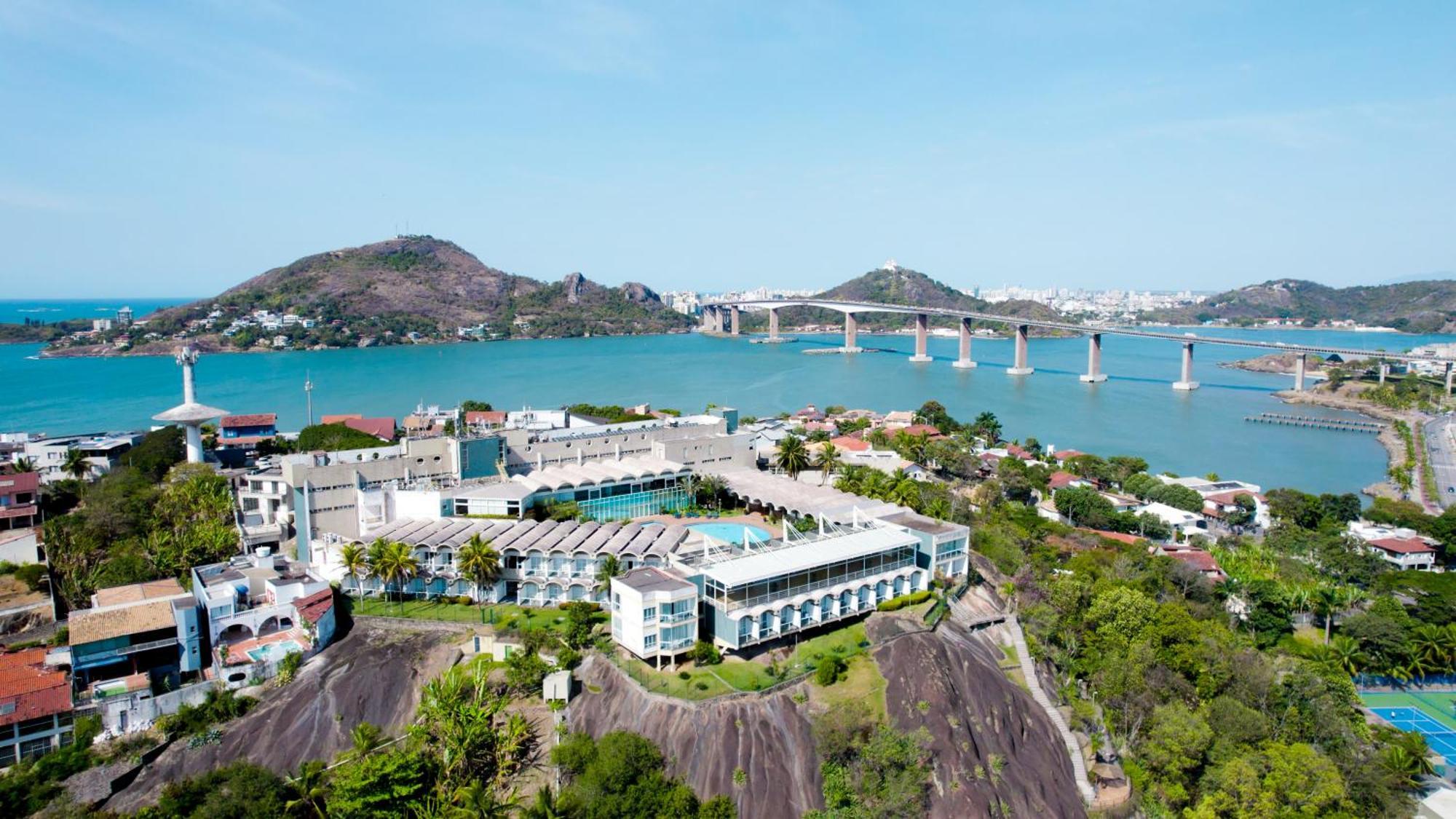 Hotel Senac Ilha Do Boi Витория Экстерьер фото Aerial view of the hotel