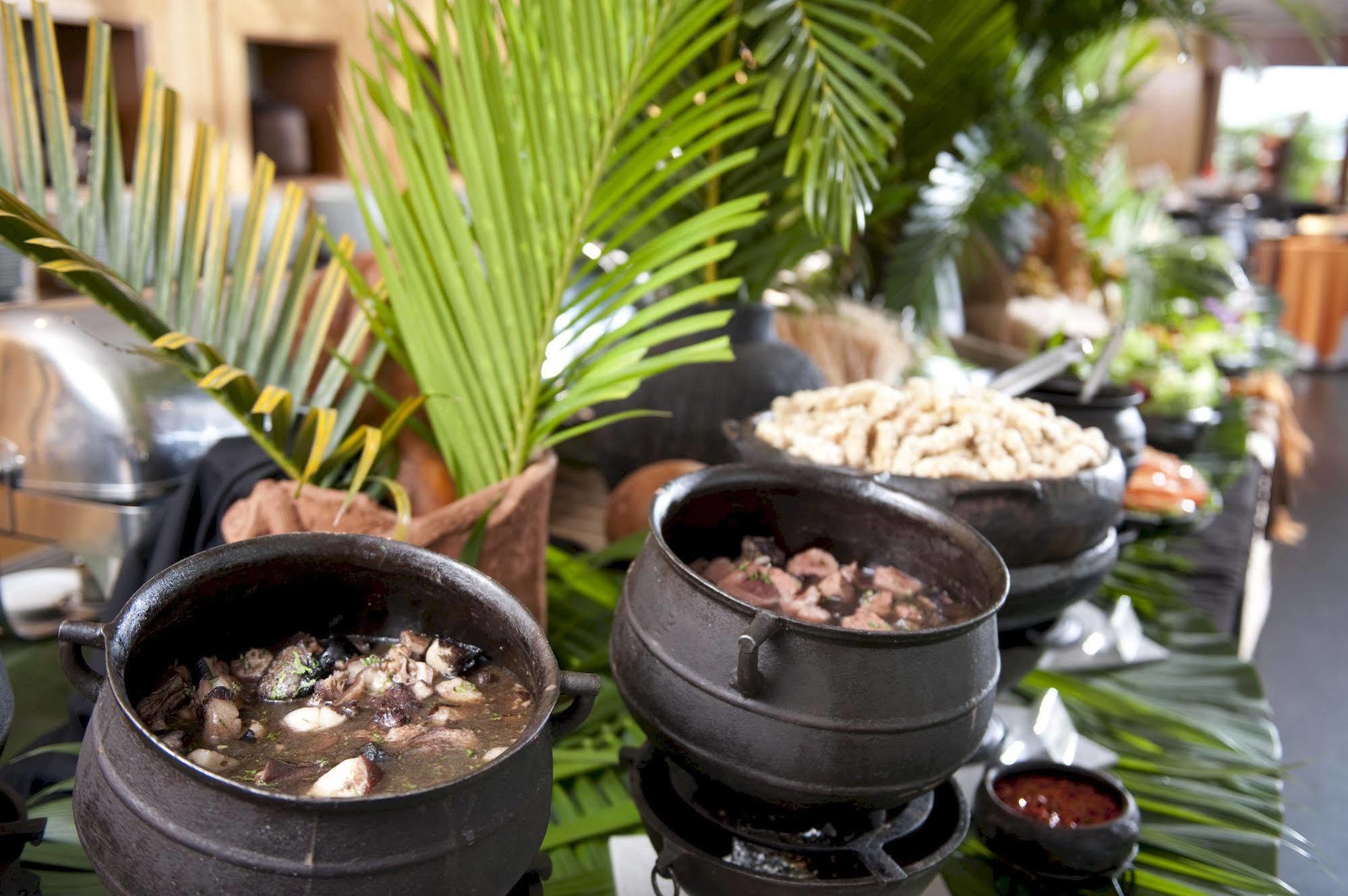 Hotel Senac Ilha Do Boi Витория Экстерьер фото A selection of African cuisine